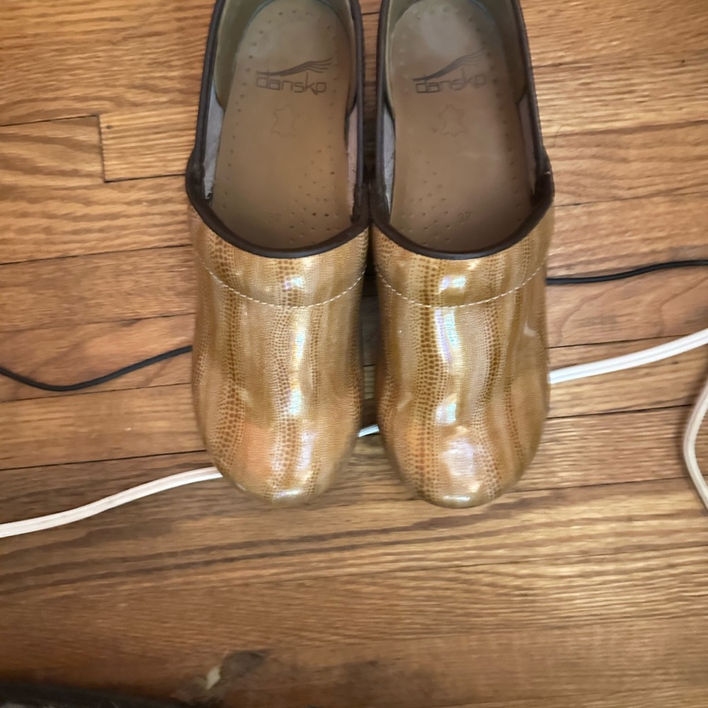 Women’s Dansko clogs - gently worn - Picture 6 of 9